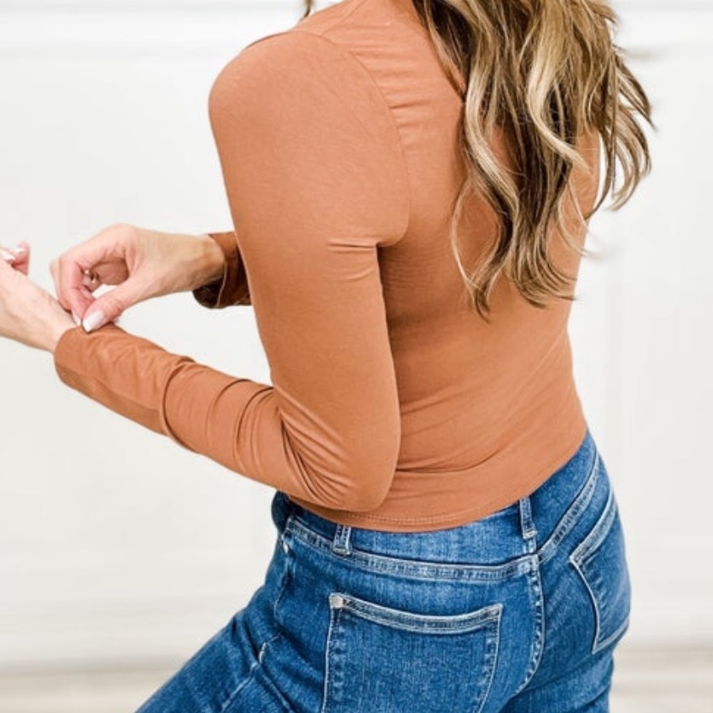 NEW Mock Body Suit Long Sleeve Top in Caramel XL - Picture 2 of 3